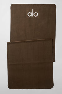 Grounded No-Slip Towel