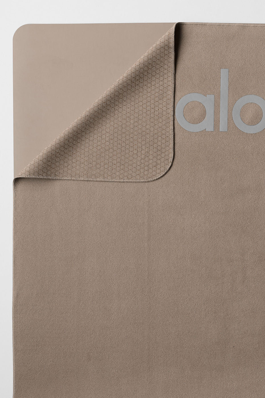 Grounded No-Slip Towel
