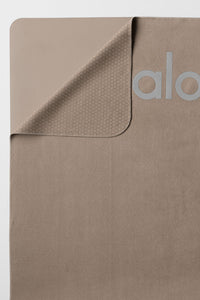 Grounded No-Slip Towel