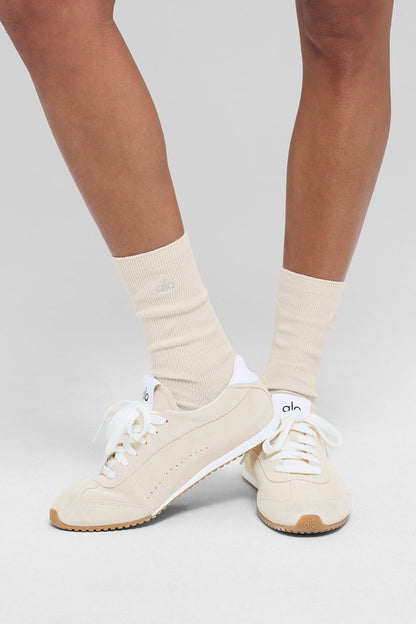 Unisex Half-Crew Understated Sock