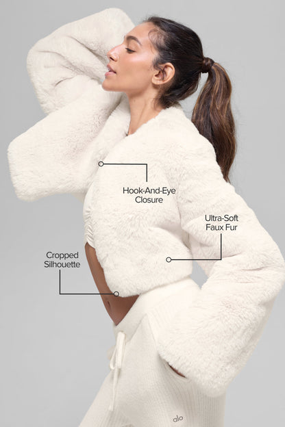 Veste Courte Fausse Fourrure Chic