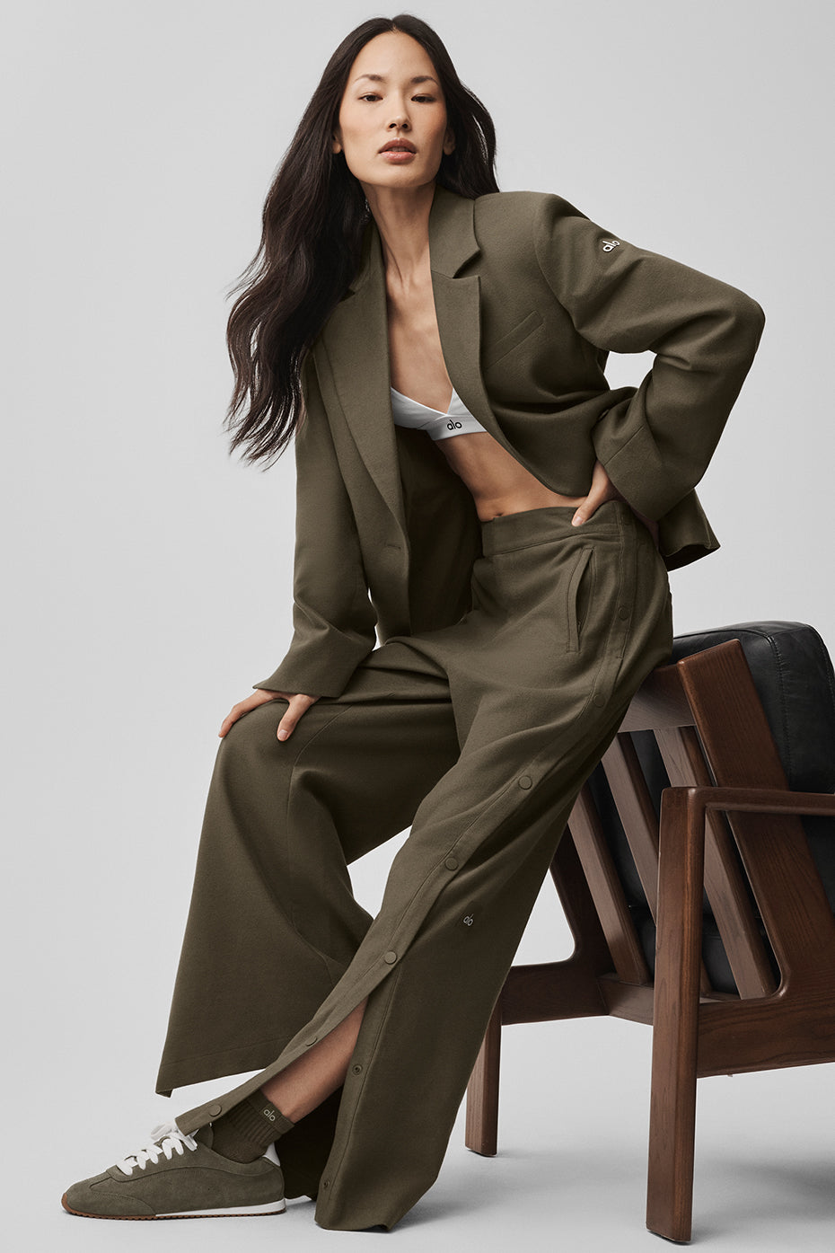 Mid-Rise Cosmopolitan Snap Pant